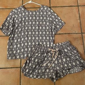 Forever 21 top/short set, printed & pleat details. Top size sm & shorts size xs